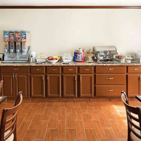 Country Inn & Suites By Radisson, Grand Rapids Airport, Mi 