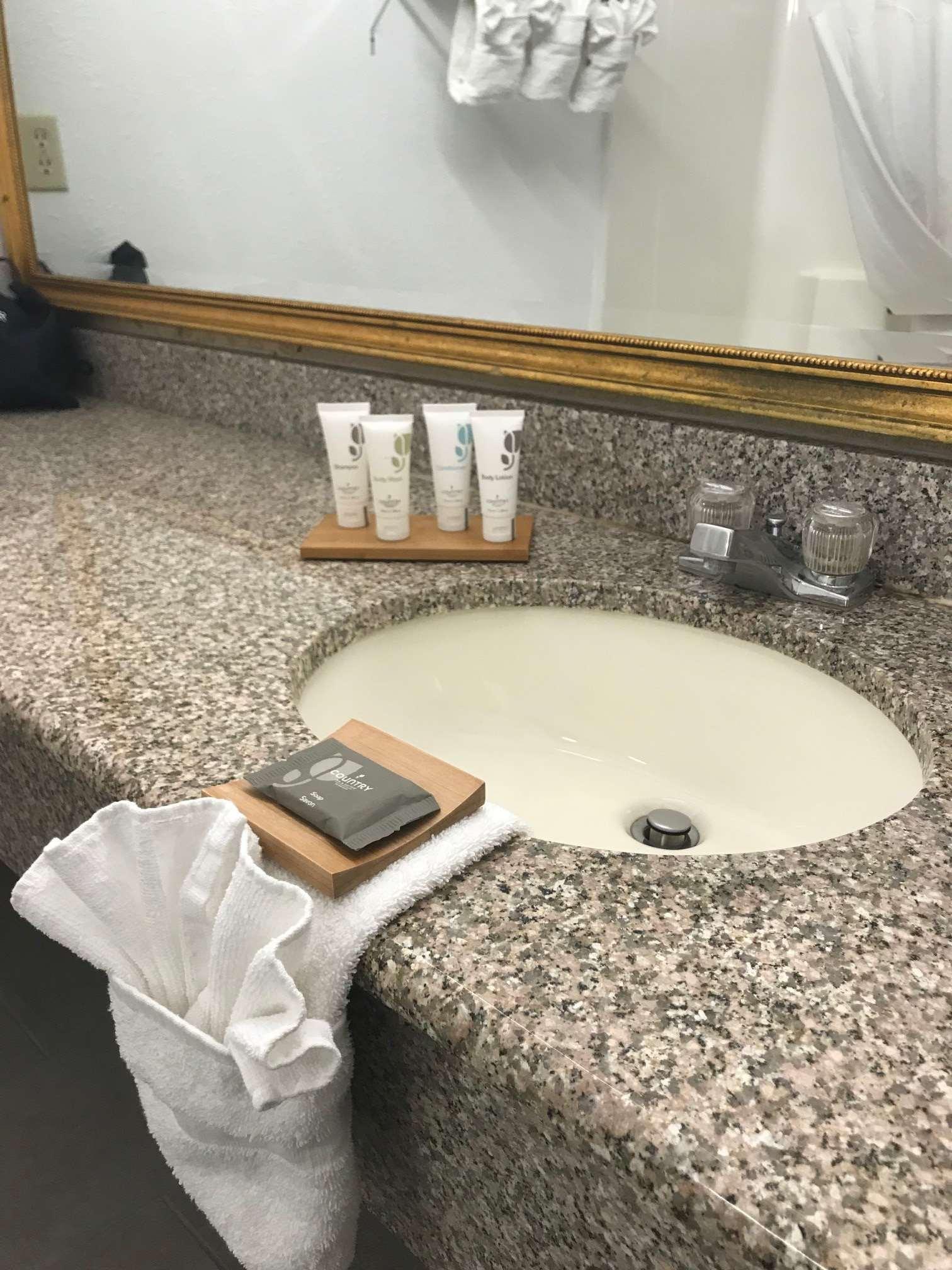 Hotel Country & By Radisson, Grand Rapids Airport, Mi 2*