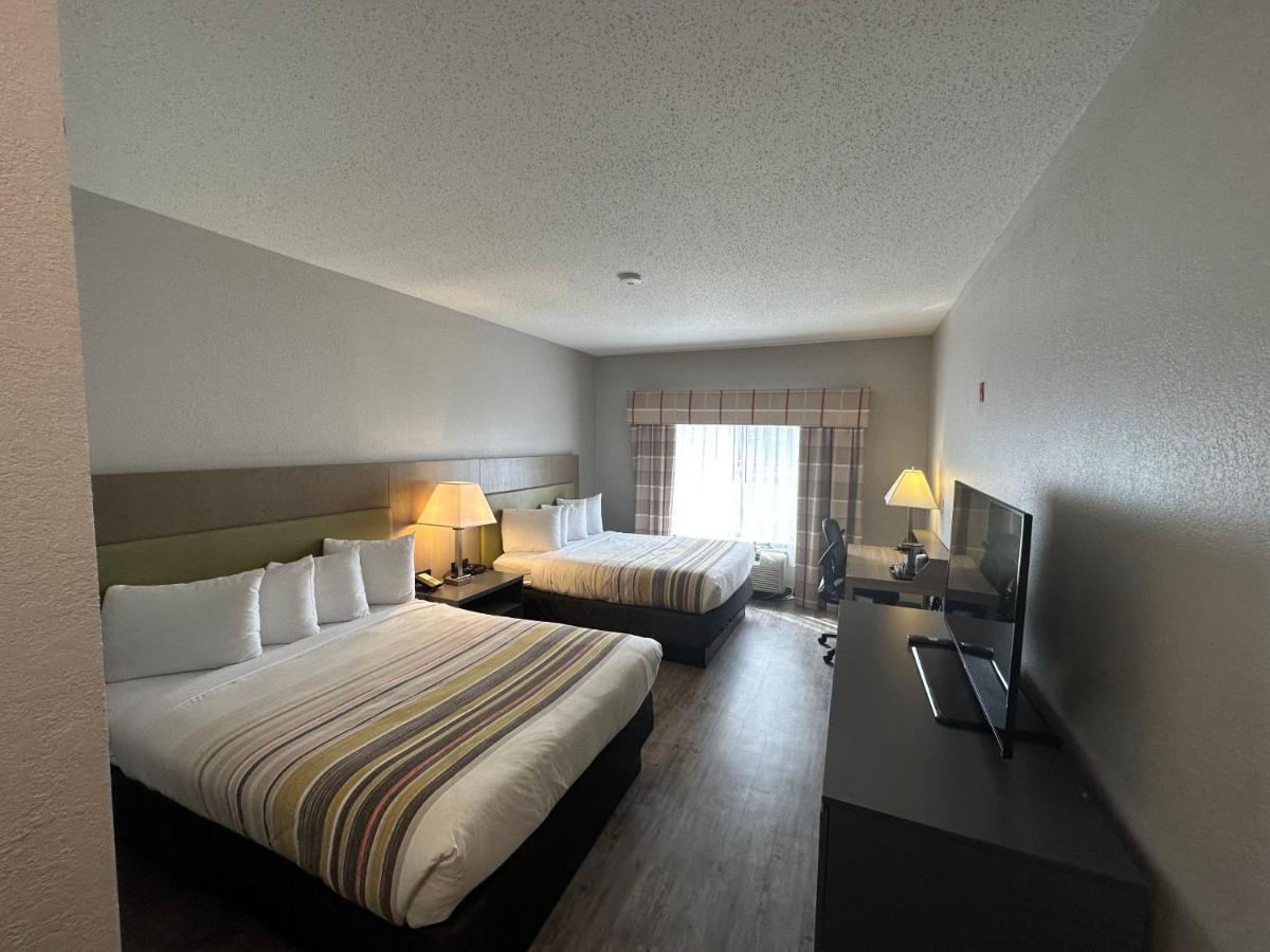 Country & By Radisson, Grand Rapids Airport, Mi