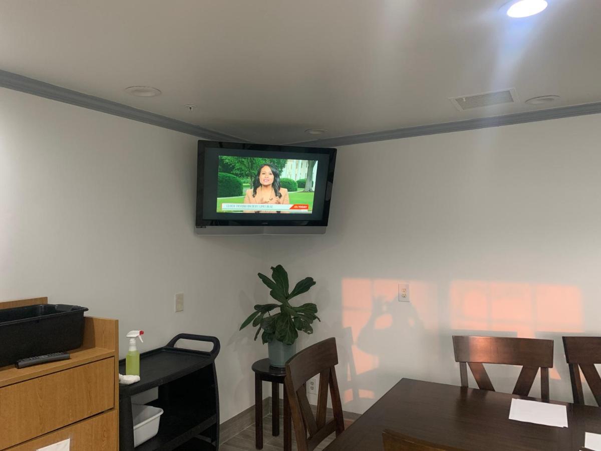 Country & By Radisson, Grand Rapids Airport, Mi Hotel