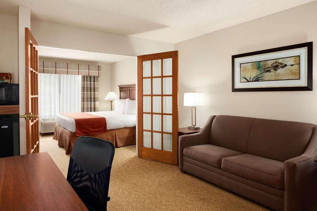 Country & By Radisson, Airport, Mi Hotel Grand Rapids