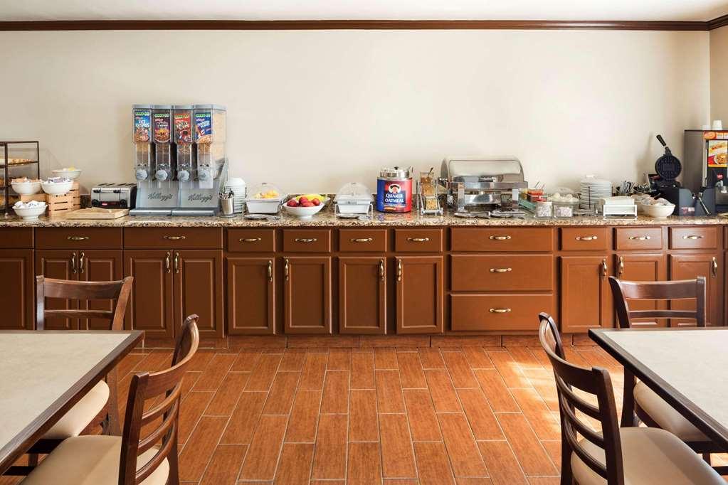 Hotel Country & By Radisson, Grand Rapids Airport, Mi 2*