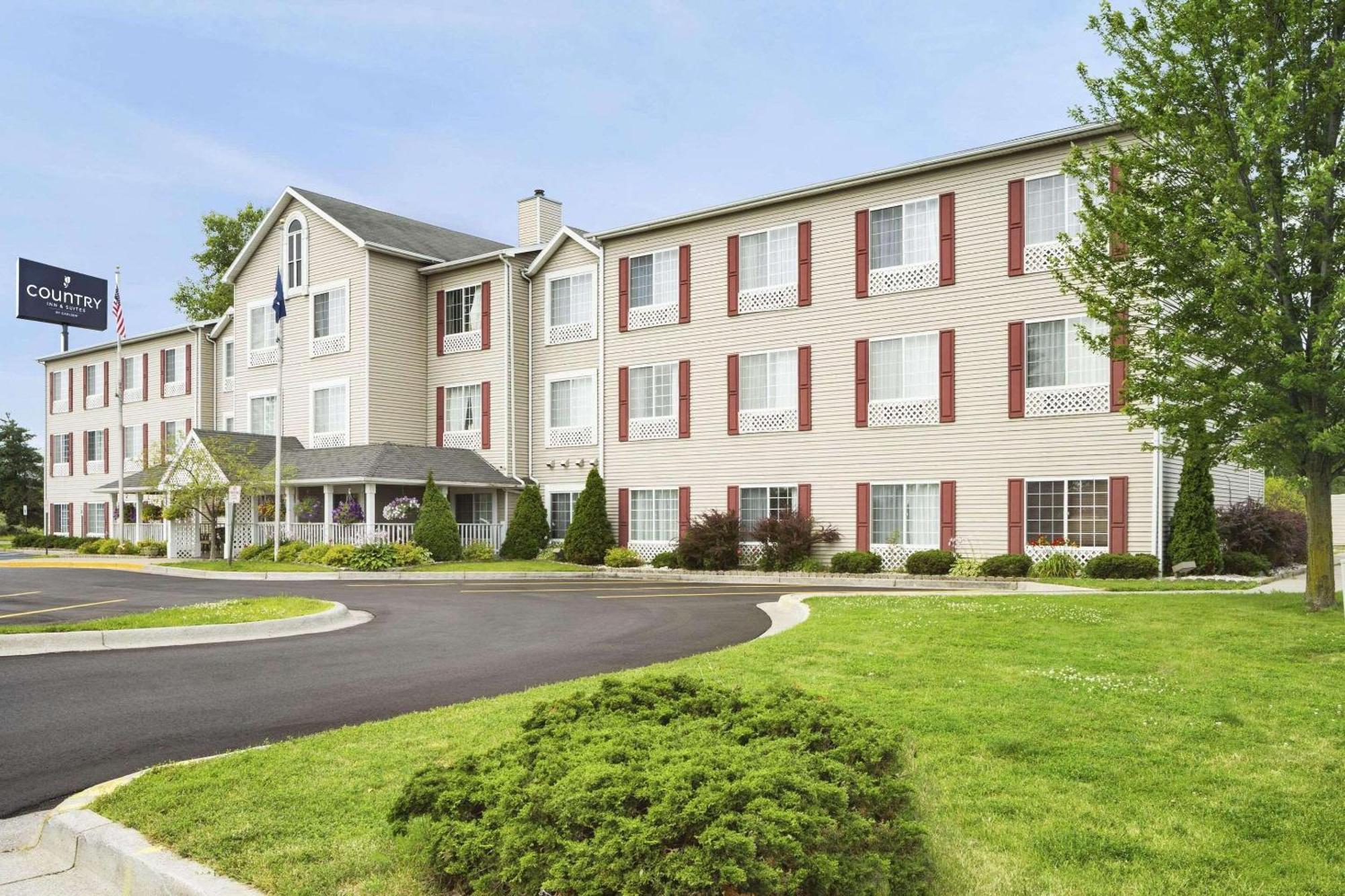 Country & By Radisson, Grand Rapids Airport, Mi Cascade