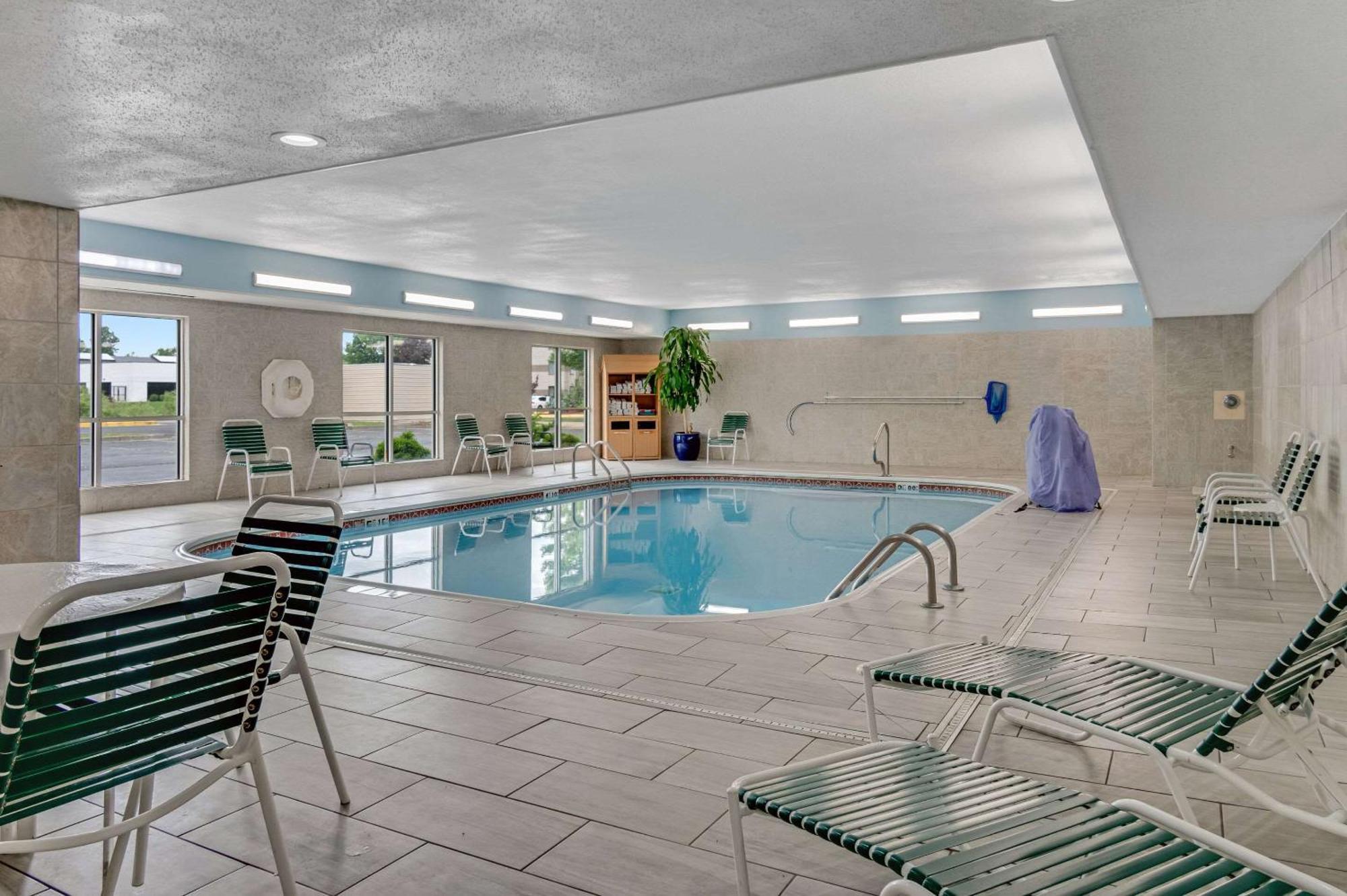 Country & By Radisson, Grand Rapids Airport, Mi Hotel 2*