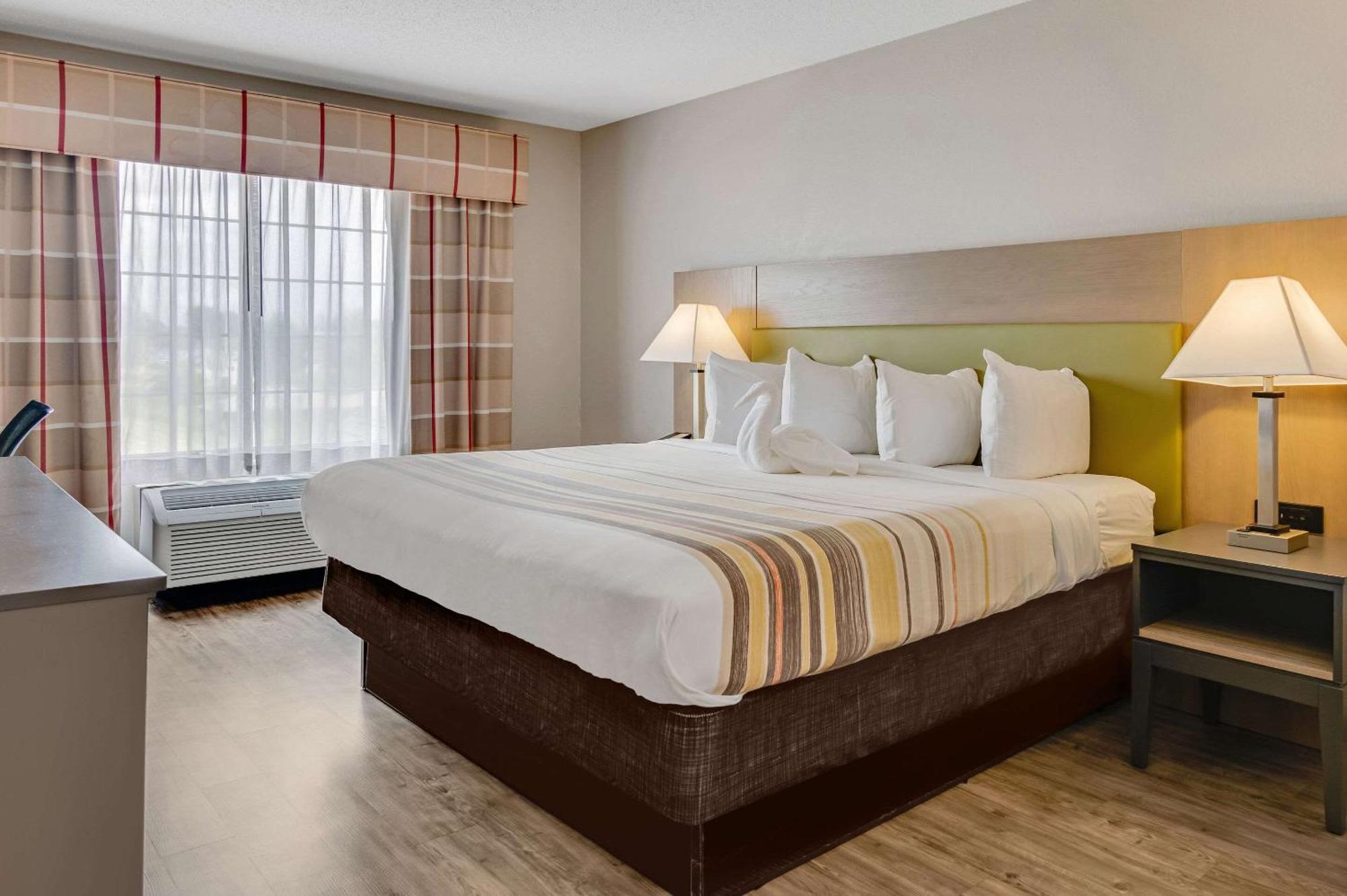 Hotel Country & By Radisson, Grand Rapids Airport, Mi 2*