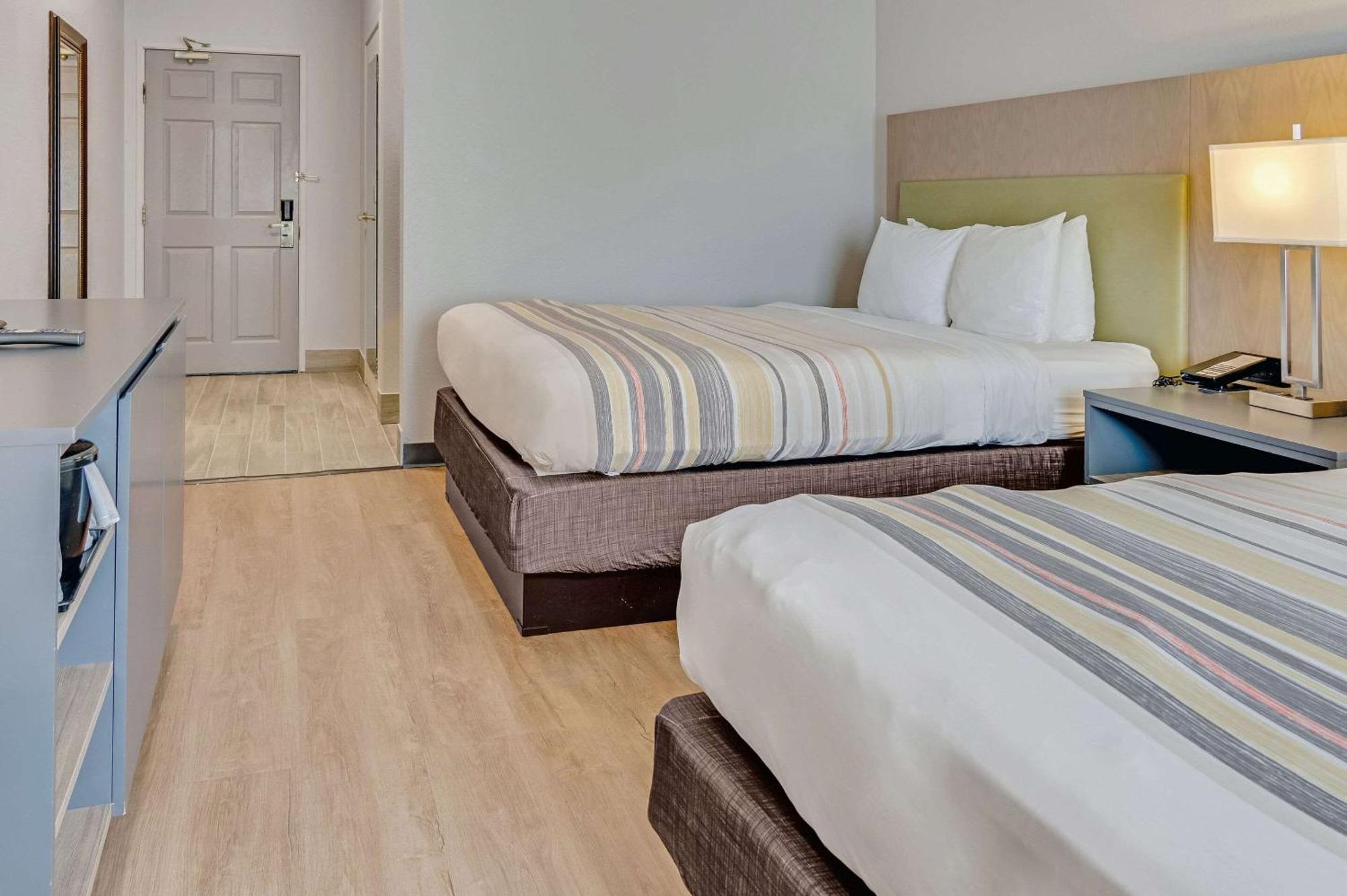 Hotel Country & By Radisson, Grand Rapids Airport, Mi Cascade