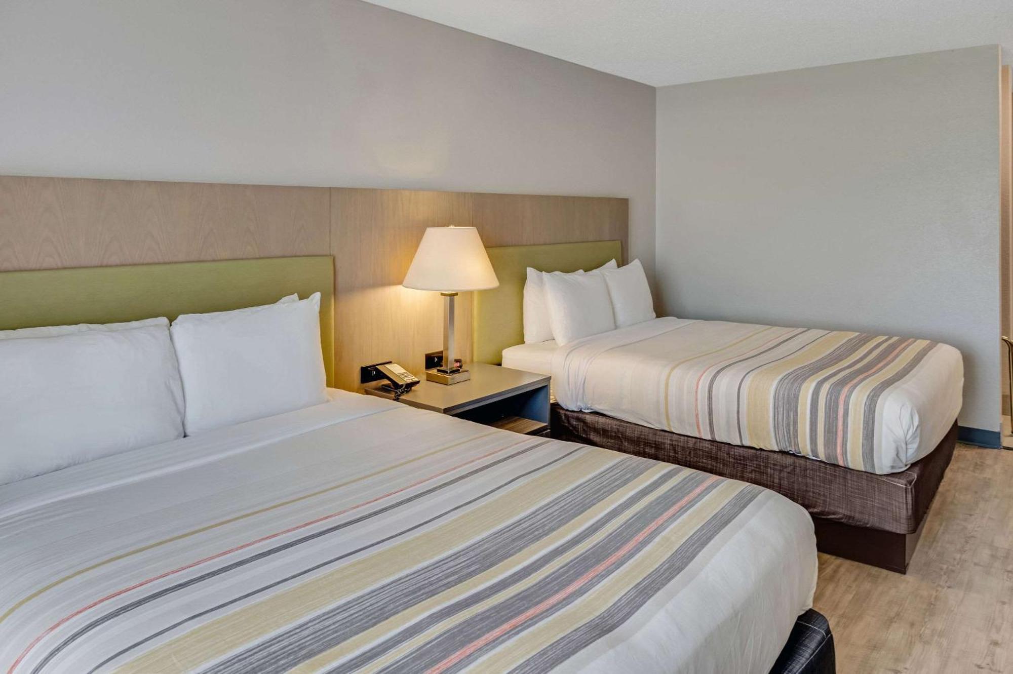 Country & By Radisson, Grand Rapids Airport, Mi Hotel 2*
