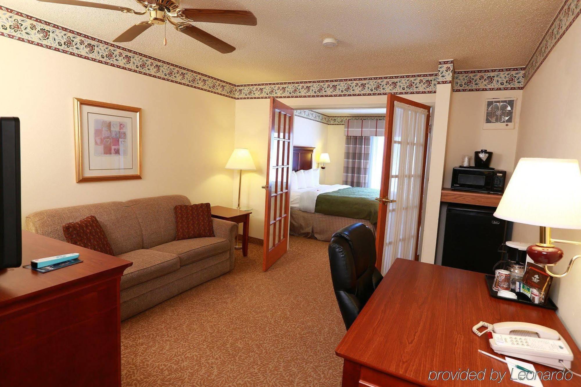 Hotel Country & By Radisson, Grand Rapids Airport, Mi Cascade