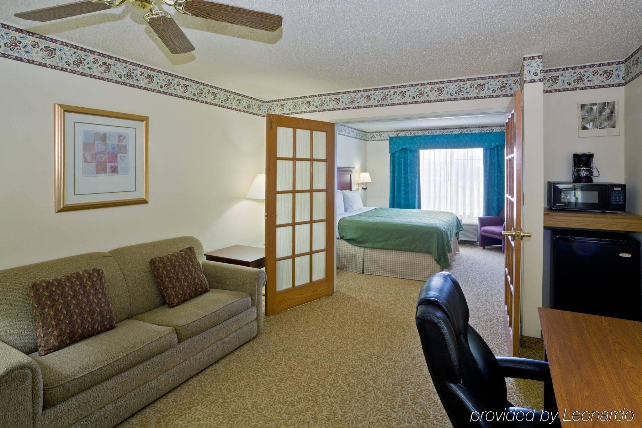 Country & By Radisson, Grand Rapids Airport, Mi Hotel