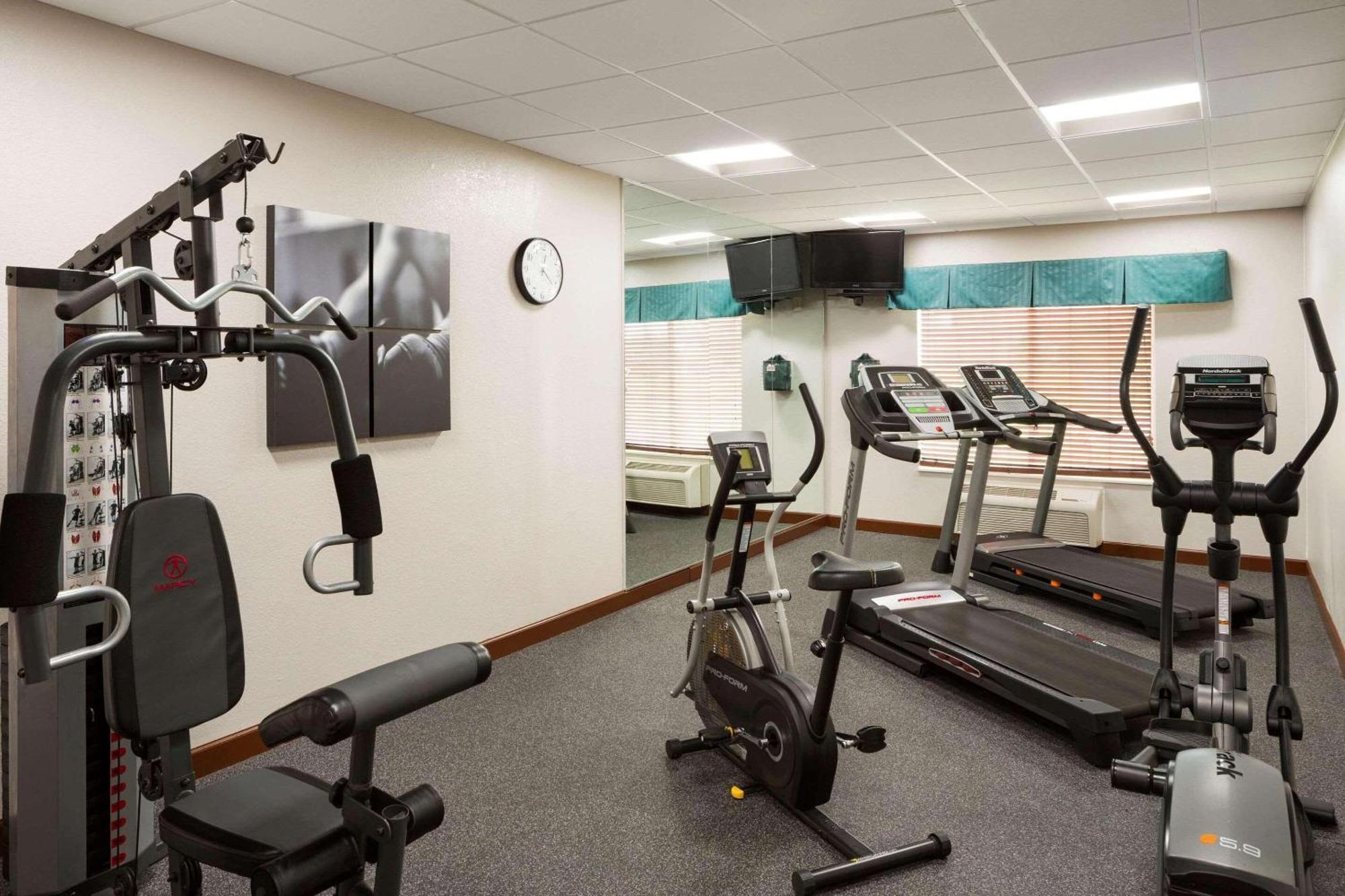 Hotel Country & By Radisson, Grand Rapids Airport, Mi 2*